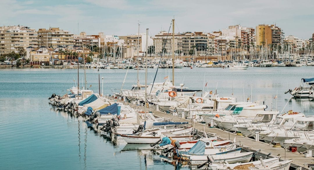 Torrevieja väder året runt illustration